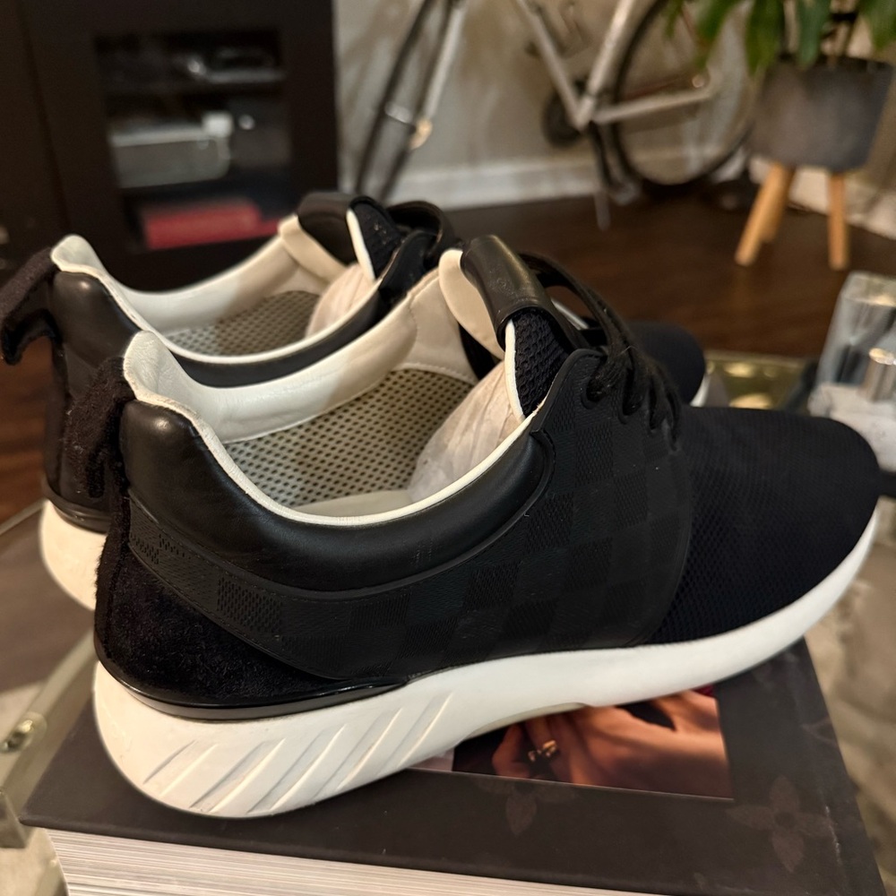 Louis Vuitton Fastlane sneaker - black and white